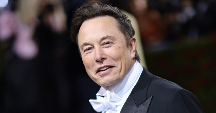 Elon Musk quiere que todos huelan a cabello quemado