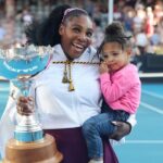 Este dulce video de Serena Williams peinando a su hija Olympia me está matando