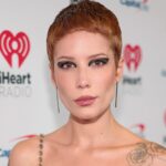 Halsey's Black Pixie Cut y Red "subrayador" Son el epítome del grunge de los 90