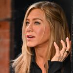 Jennifer Aniston compartió su hilarante accidente de bronceado en spray en Instagram: mira el video