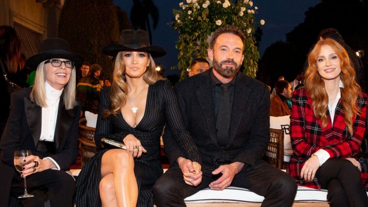 Jennifer Lopez, Ben Affleck y más estrellas se presentan en el primer desfile de moda de la costa oeste de Ralph Lauren