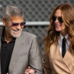 Julia Roberts y George Clooney caminan del brazo en trajes coordinados