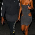 ¿Nuevo romance?  Kanye West fue visto en lo que parecía un evento romántico con la modelo brasileña Juliana Nalu el domingo por la noche en Los Ángeles.