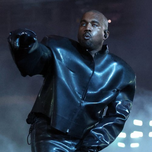 Kanye West desfila en el desfile de Balenciaga