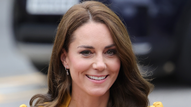 Kate Middleton acaba de salir con un vestido de Karen Millen, y está en oferta