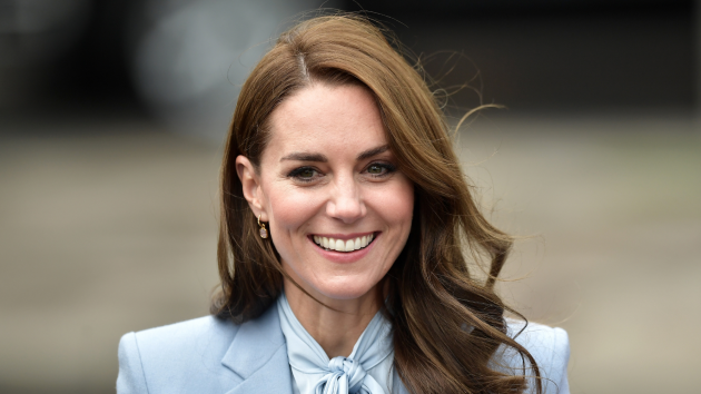 Kate Middleton acaba de usar sus aretes favoritos de £ 85 para una aparición en Irlanda del Norte