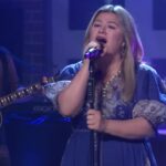 Kelly Clarkson canta 'Jumper' de Third Eye Blind en honor a la comunidad LGBTQ