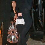 Kim Kardashian, Jennifer Lopez y su esposo Ben Affleck encabezaron la lista de celebridades que asistieron al funeral del millonario de Miami JR Ridinger en Miami, Florida, el sábado por la noche.