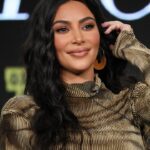 Kim Kardashian publicó fotos del vestido y la silla a juego en Instagram: vea las fotos
