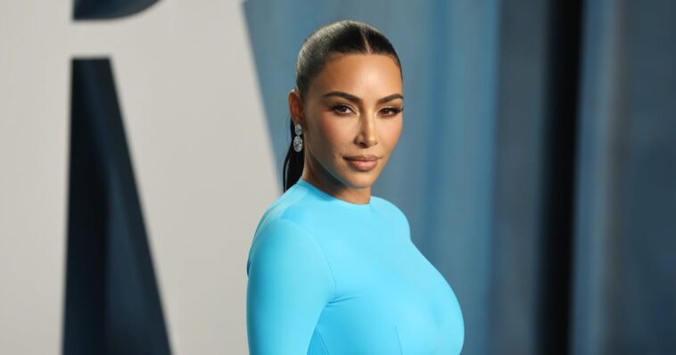 Kim Kardashian reacciona a las críticas de Kendall Jenner "Pañal" Mono