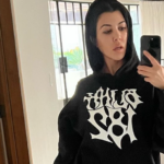 Kourtney Kardashian usó un vestido de red y ropa interior negra con la mercancía de su esposo: vea las fotos