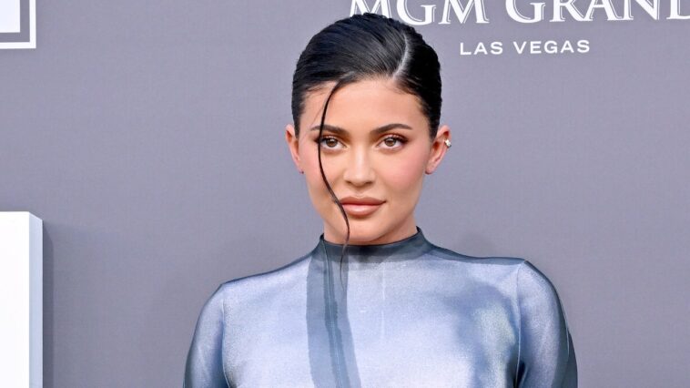 Kylie Jenner firma conjuntamente la tendencia Joots: vea las fotos