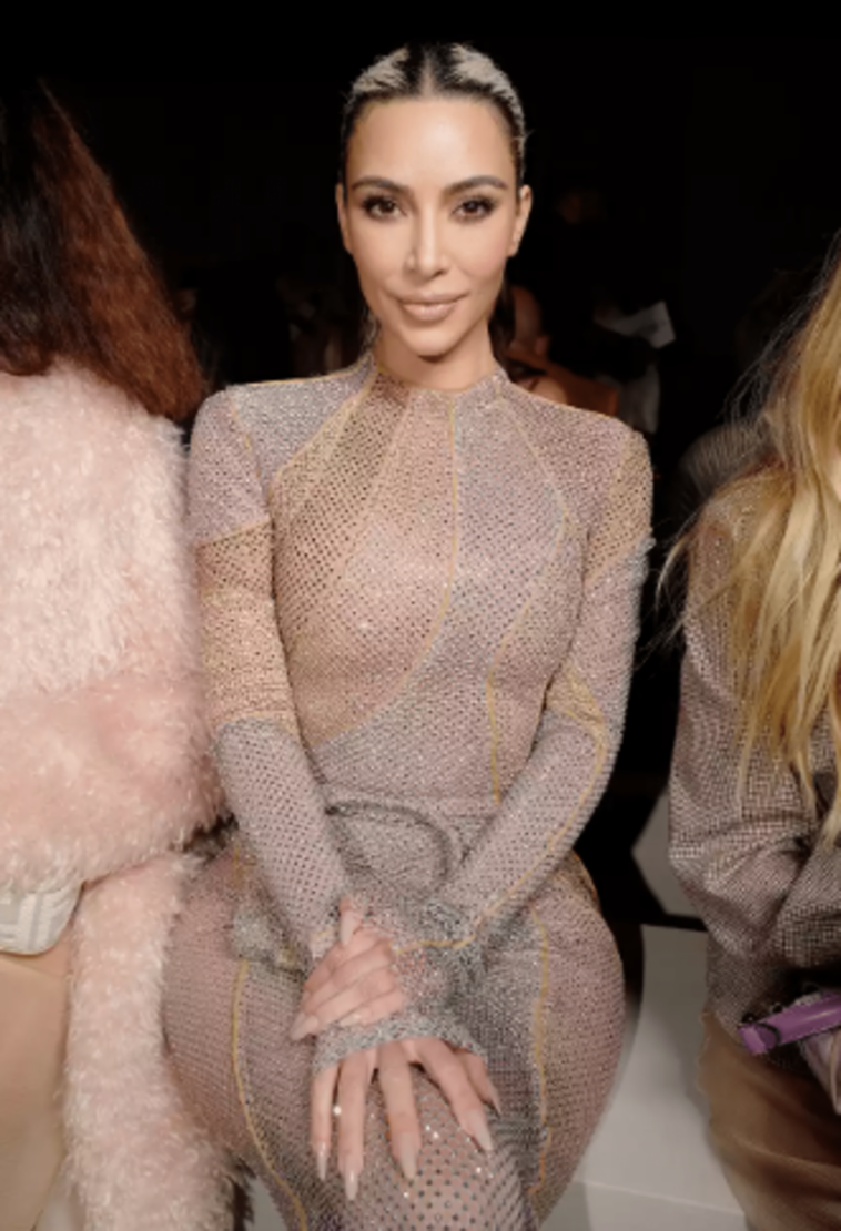 La nueva colección de accesorios para el hogar de Kim Kardashian es el epítome de la simplicidad elegante