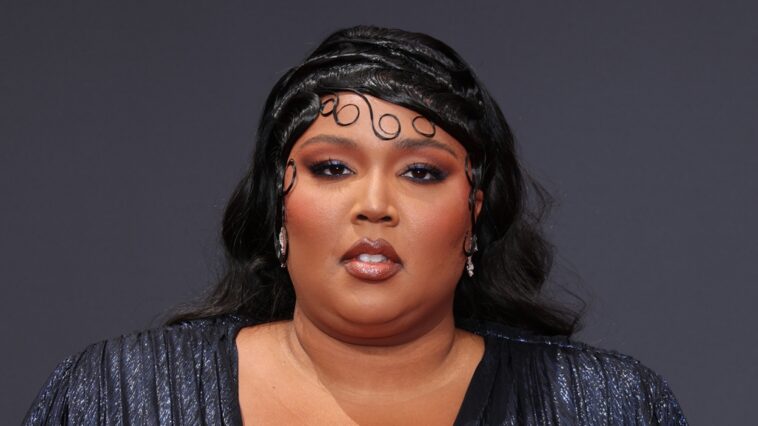 Lizzo dice que la Corte Suprema “politizó la ley y la convirtió en un arma contra los derechos humanos” con la decisión Roe v. Wade