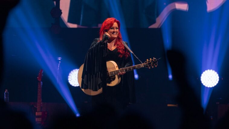 ‘love is alive’: wynonna judd recreará su último concierto de 1991 con su difunta madre