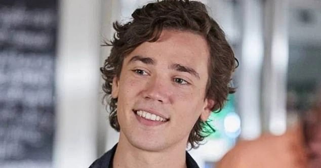 ¡Lukas Radovich de Home and Away ya no se ve así!  El actor, de 27 años, se sometió a una transformación dramática del cabello que reveló en Instagram esta semana.