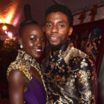 Lupita Nyong'o dice que se enteró de la muerte de Chadwick Boseman por un mensaje de texto de Viola Davis