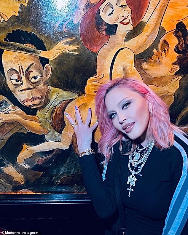 Wow: Madonna mostró una nueva edición de su apariencia siempre cambiante en un álbum de Instagram loco que publicó esta semana desde el Waverly Inn en Nueva York.