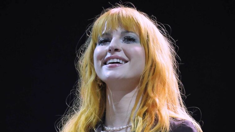 Mira a Paramore traer 'All I Wanted' de entre los muertos con su primera presentación en vivo en When We Were Young