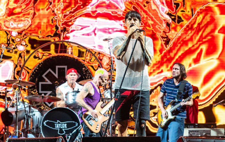 Mira a Red Hot Chili Peppers dar su canción tributo a Eddie Van Halen en vivo