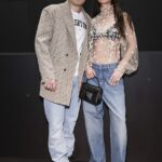 Pareja: Brooklyn Beckham y su esposa Nicola Peltz asistieron a la colección de moda prêt-à-porter Primavera/Verano 2023 de Valentino el domingo durante la Semana de la Moda de París