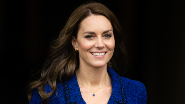 No podemos dejar de desmayarnos con el blazer vintage de Chanel de Kate Middleton