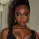 Normani demuestra la versatilidad de la manicura francesa profunda