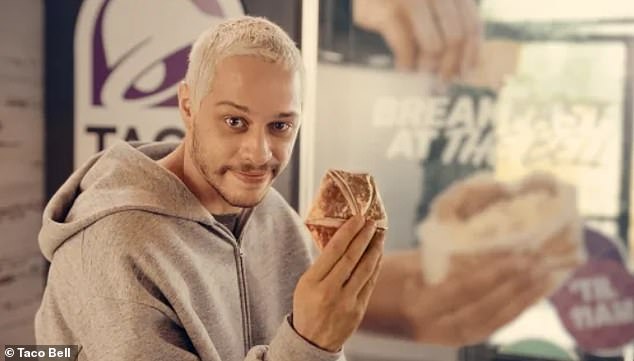 ¡Dándoles algo para pelear con tacos!  Pete Davidson protagoniza dos nuevos anuncios que presentan el nuevo menú de desayuno de Taco Bell