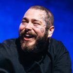 Post Malone parece tatuarse las iniciales de su hija en la cara