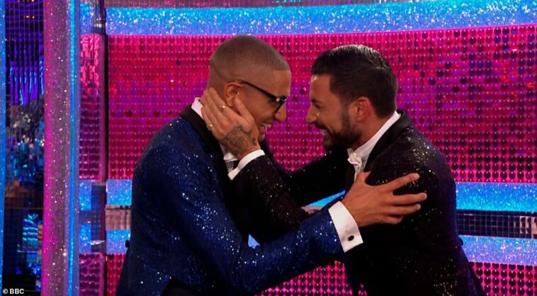 Richie Anderson y Giovanni Pernice de Strictly encabezan la tabla de clasificación mientras el juez Motsi Mabuse califica su baile como 'absolutamente hermoso', después de descartar los rumores de enemistad