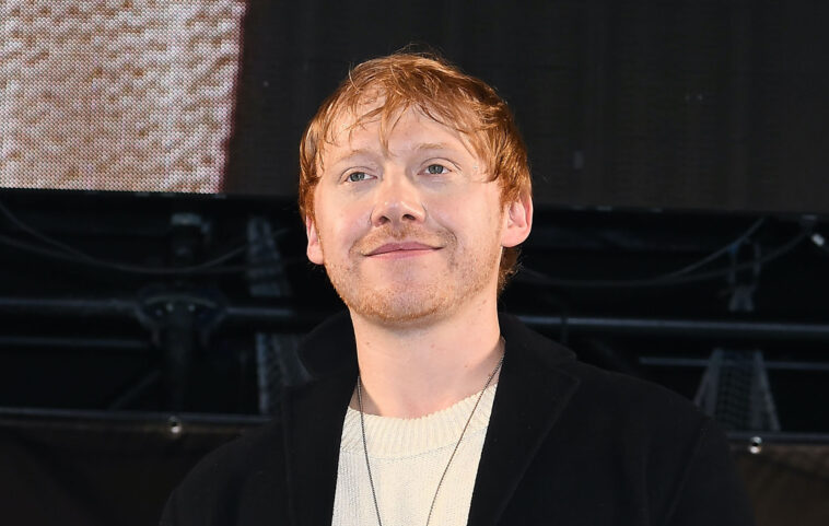 Rupert Grint hace una rara aparición en las redes sociales para presentar sus respetos a Robbie Coltrane