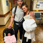 Tayah Victoria, de 26 años, de Married At First Sight UK, regresó al hospital con mastitis después de dar la bienvenida a su hija Beau Emily con su esposo Adam Aveling (en la foto después del nacimiento)