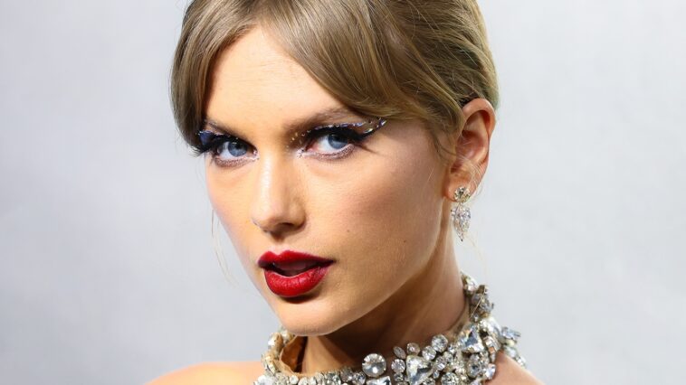 Taylor Swift sorprende a los fanáticos con 'Midnights 3 AM Edition' con 7 canciones adicionales