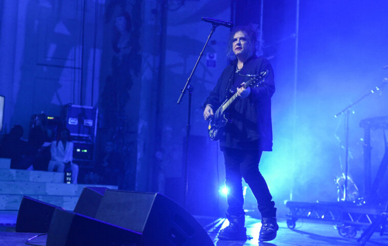 The Cure debuta nuevas canciones y da la bienvenida a Perry Bamonte de regreso a la banda mientras inician la gira 2022