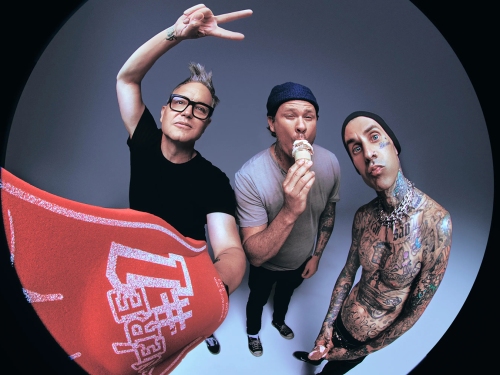 Tom DeLonge agradece a Matt Skiba por mantener vivo a Blink-182 durante su ausencia