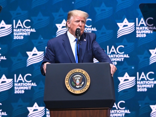 Trump reprende a los judíos estadounidenses por no tener suficiente gratitud hacia él