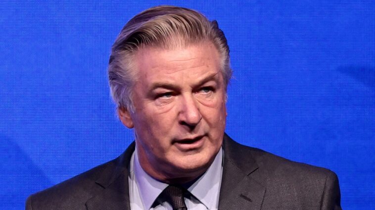 Un año después de 'Rust', Alec Baldwin está ocupado en el mundo de bajo presupuesto