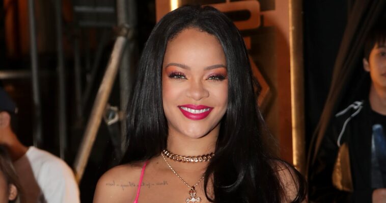 Vuelven los flequillos swoop de Rihanna