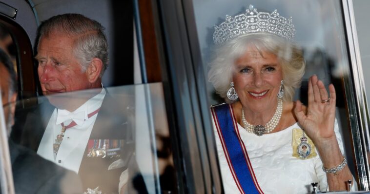 ¿Por qué la corona de coronación de la reina Camilla ya está generando controversia?
