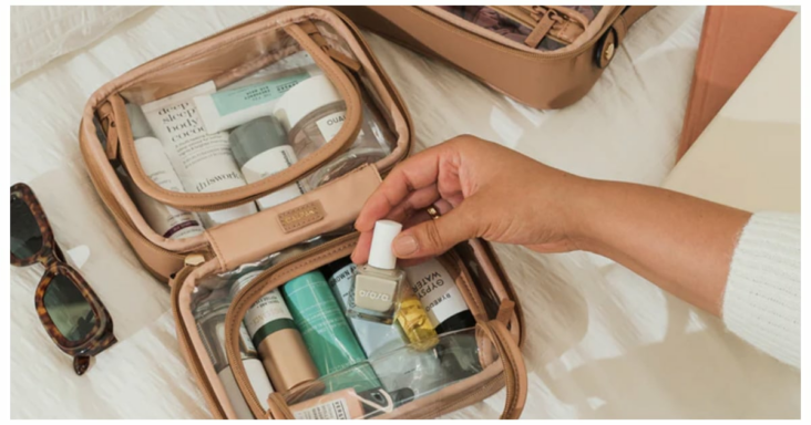 11 bolsas de maquillaje de viaje que protegerán tus productos de belleza más preciados