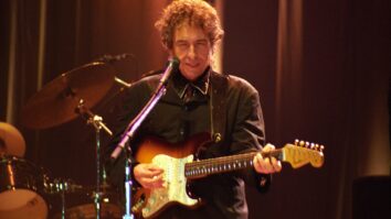 Bob Dylan aborda la controversia de la firma de libros