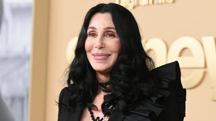 Cher fue fotografiada de la mano del ex infiel de