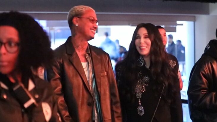 cher y bf alexander edwards golpean el concierto de the weeknd para date night