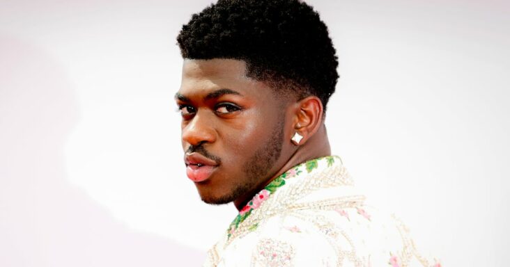 el primer tatuaje de lil nas x le da energía a aries