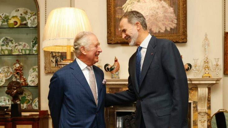 el rey felipe vi mantiene un encuentro privado con carlos iii en londres