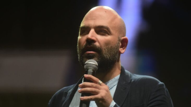 escritor de ‘gomorra’ roberto saviano enfrentará juicio por cargos de difamación presentados por líder de extrema derecha italiano