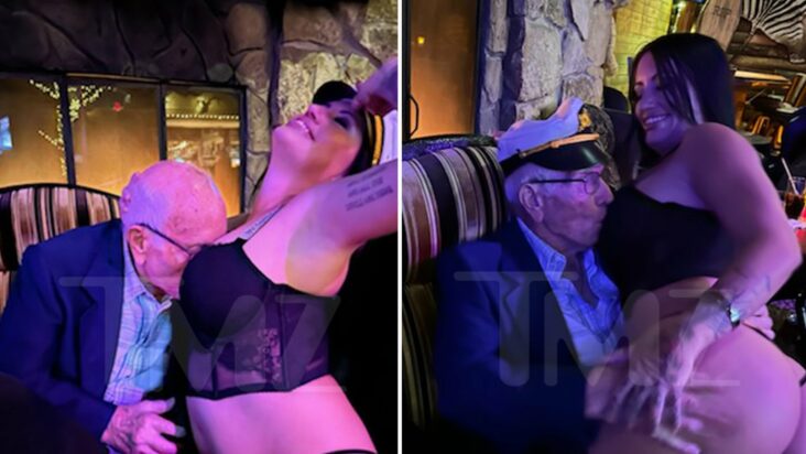 hombre de 100 años celebra cumpleaños en club de striptease de dallas