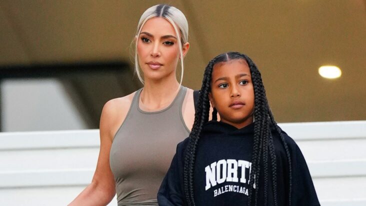 Kim Kardashian le conto a North West de 9 anos