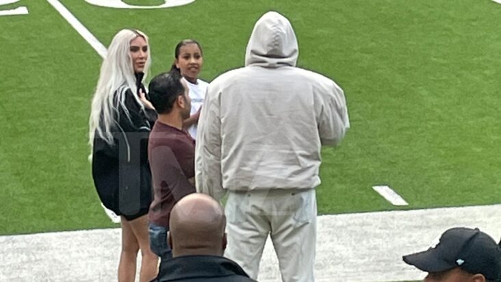 kim kardashian y kanye west asisten al partido de fútbol de saint