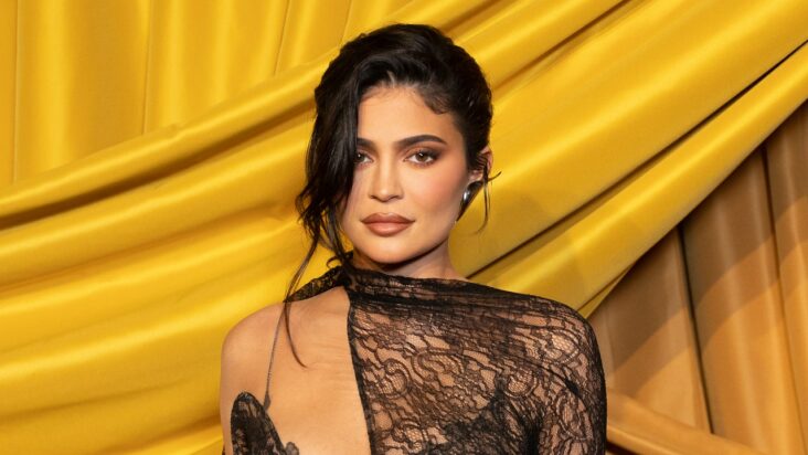 kylie jenner no está interesada en jugar de defensa para balenciaga